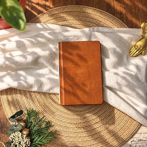Carpeta de anillas de cuero M5 personalizada, agenda de bolsillo estilo Pueblo italiano, mini agenda recargable.