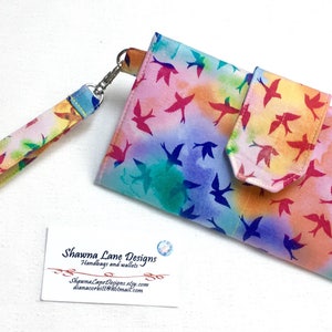 Cartera de mujer, billetera con pájaros de arcoíris, billetera organizadora, chequera, accesorio para teléfono celular, muñequera, regalo asequible listo para enviar