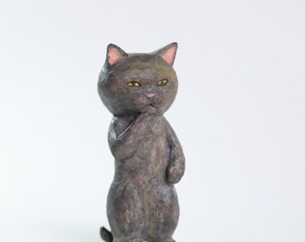 Handgeschnitzte hölzerne Katzenskulptur 10 - entzückende gekrönte stehende starrende Pose, einzigartiges Kunsthandwerk