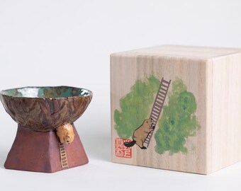Clay Beaver Peek Bowl – Handmade Elevated Ceramic Dish with Burrowing Beaver