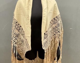 Vintage SHAWL. Soft Woolin Triangular Piano Shawl With Vintage SHAWL. Soft Woolin Triangular Piano Shawl With