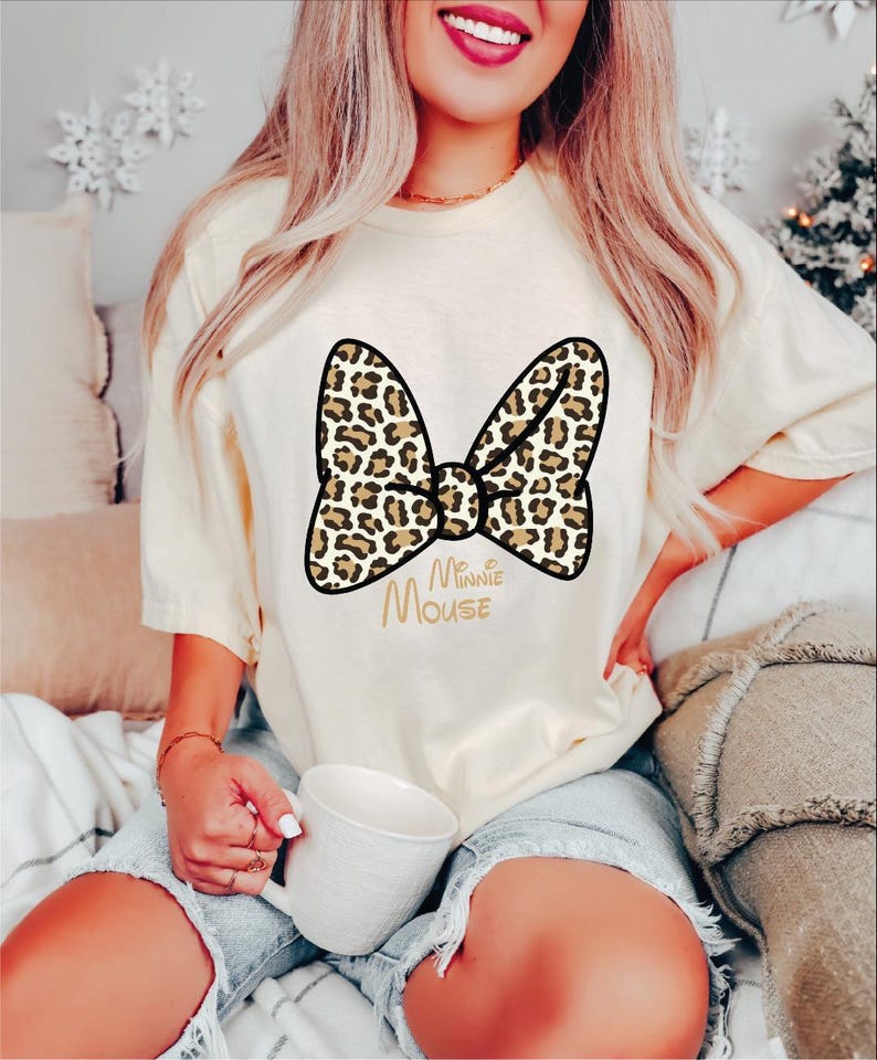 Disney Coquette Chemise léopard Minnie Bow, T-shirt Minnie Mouse, T-shirt Magic Kingdom, T-shirt Animal Kingdom, Chemise Disneyworld, T-shirt Cheetah Minnie image 1