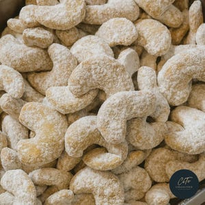 Handmade vanilla crescent cookies - Traditional, delicate & without additives | Authentic Christmas Cookies