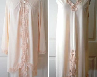 1970s GILEAD Nightgown Robe Set, Ivory, Size Medium, Nylon, Beige Lace Trim, Made in USA, Sleepwear, 70's Retro Gift for Her