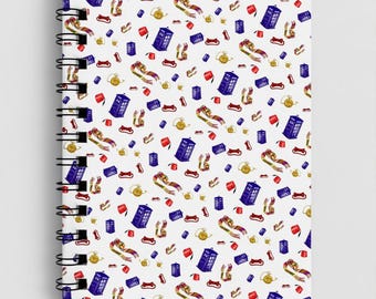 Cuaderno espiral A5 con cubierta de cabina telefónica de ciencia ficción inspirada en Doctor Who