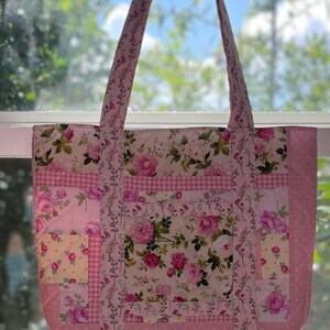 Tragetasche mit Blumenmuster