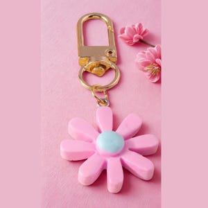 Cute Daisy Flower Keychain - Aesthetic Bag Charm, Pastel Acrylic Key Ring, Gold Clip Key Holder, Cute Gift for Her, Bag Accessories. image 8