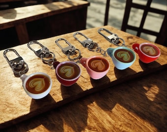 Mini Coffee Cup Keychain with Heart Latte Art – Cute Barista Gift, Coffee Lover Keyring with Swivel Snap Hook, Kawaii Café Charm