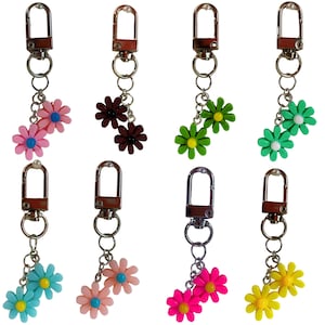 Double Daisy Flower Keychain – Cute Colorful Acrylic Flower Charm Keyring, Aesthetic Bag Accessory, Gift for Her, Kawaii Key Holder