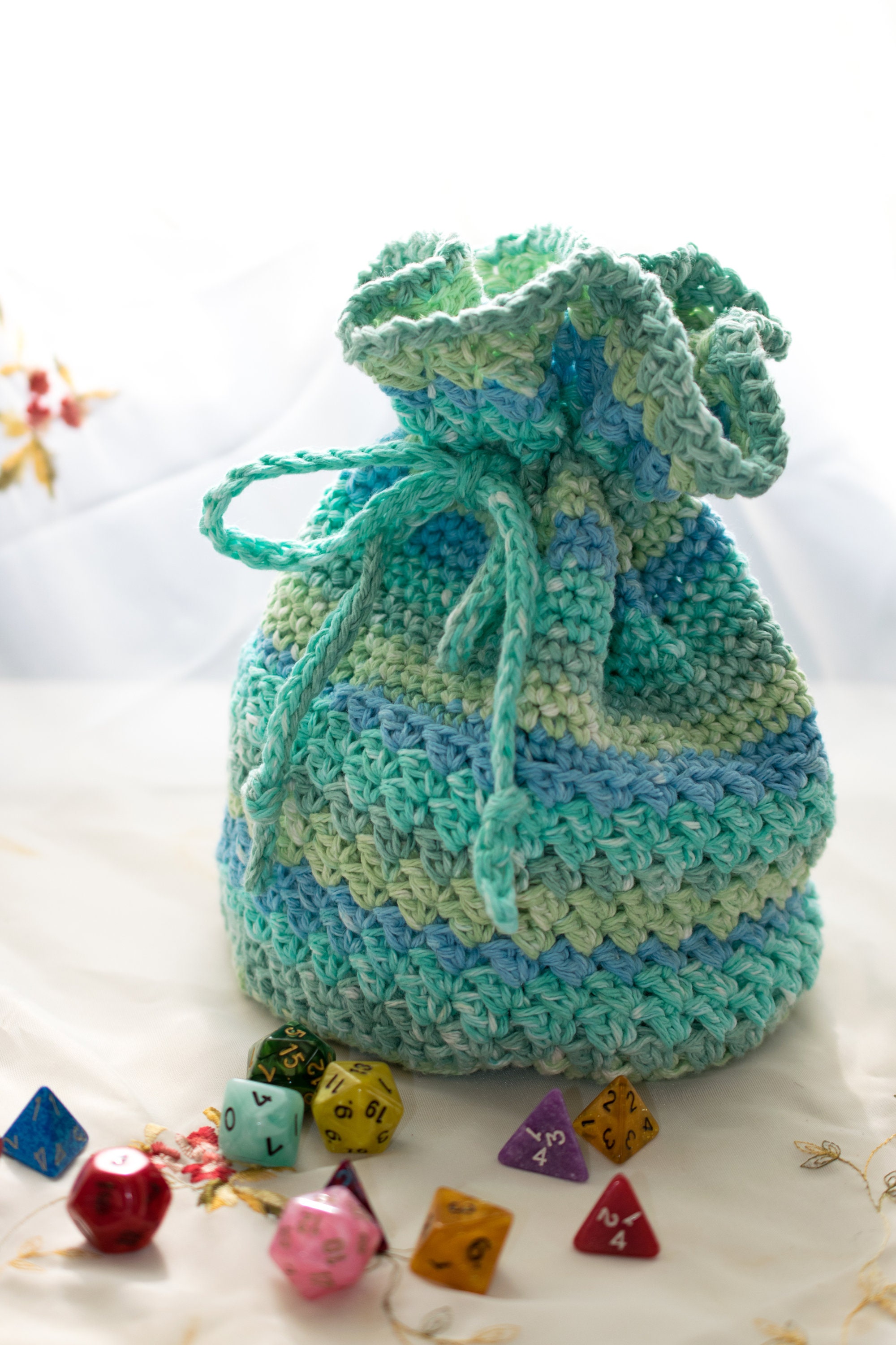 28 Dice Bag Crochet Patterns: Unique Drawstring Pouches for Gamers and Fantasy Fans 12 Large Crochet Dice Bag