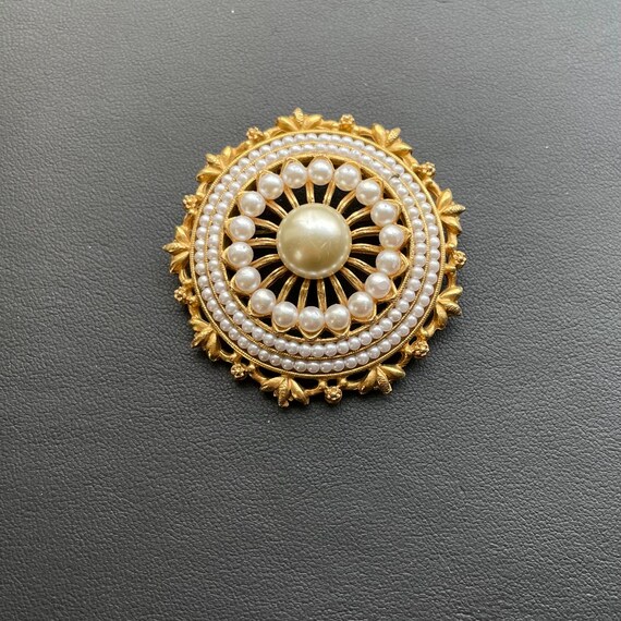 Round Signed Florenza Pearl Pin - image 5