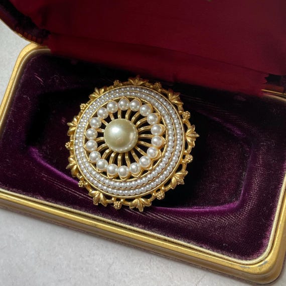 Round Signed Florenza Pearl Pin - image 4