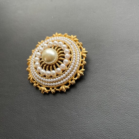 Round Signed Florenza Pearl Pin - image 6