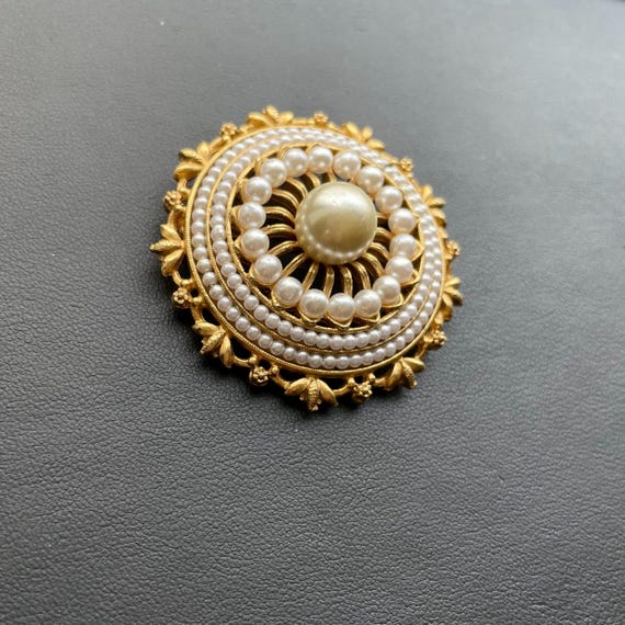 Round Signed Florenza Pearl Pin - image 3