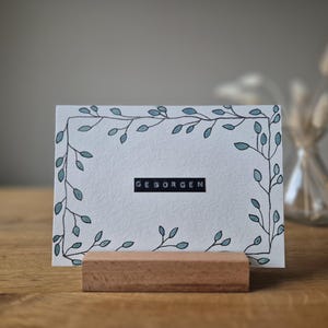Postkarte mit Kartenhalter-Geborgen-bemalt und etikettiert-Wasserfarbe Aquarell Schreibmaschinenschrift-Bibelvers-Christlich