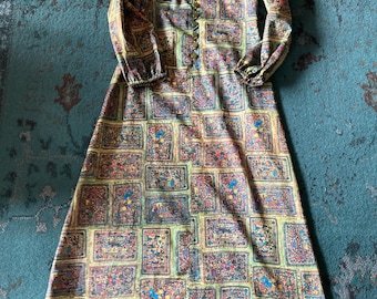 Vestido de anfitriona de los años 60, verde, hecho en casa, único, estilo bohemio, vintage, étnico, estampado, hecho a mano, estilo ooak, artístico, colorido, vibrante, moda.