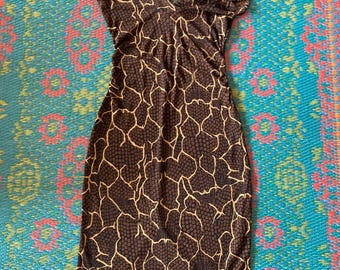 Vestido vintage con estampado animal de DVF Diane Von Furstenberg, elástico, estampado de jirafa, tonos neutros, seda elástica, para trabajo, para una cita nocturna, vestido ajustado y ceñido.