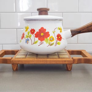 Vintage 1970s Enamel Fondue Pot with Floral Design – Retro Kitchenware