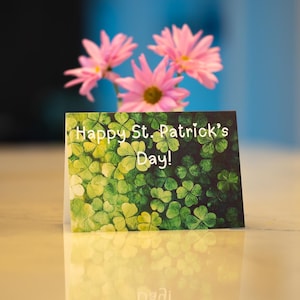 Jolie carte de Saint-Patrick champ trèfle - trèfles aquarelle carte joyeuse Saint-Patrick avec enveloppe ou lot de 5