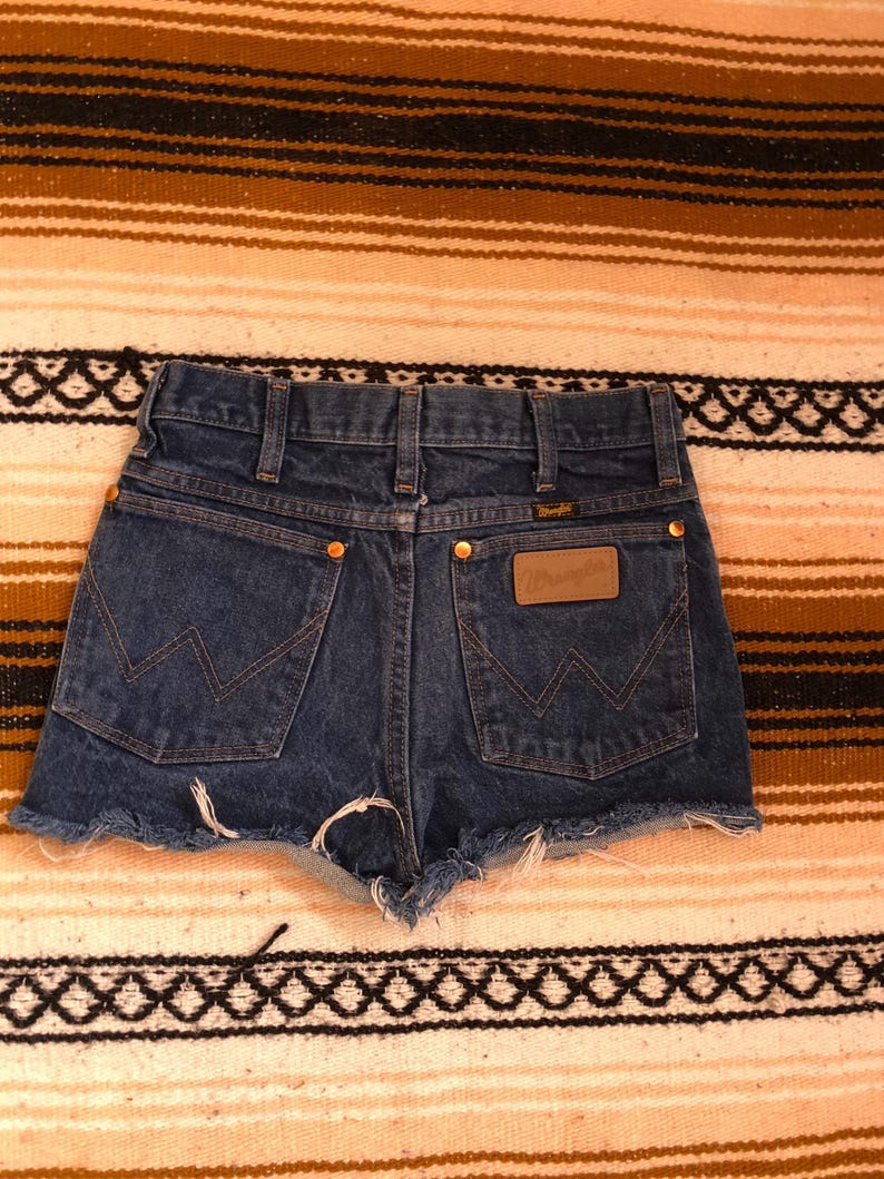 Vintage womens wrangler denim cut off shorts size 26