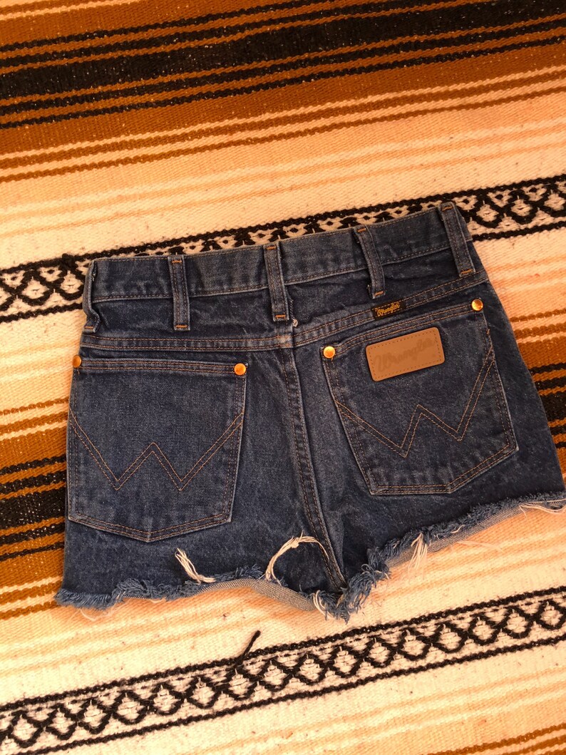 Vintage womens wrangler denim cut off shorts size 26