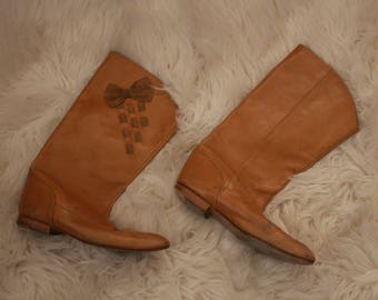 Vintage Womens leather boots suede bows size 6
