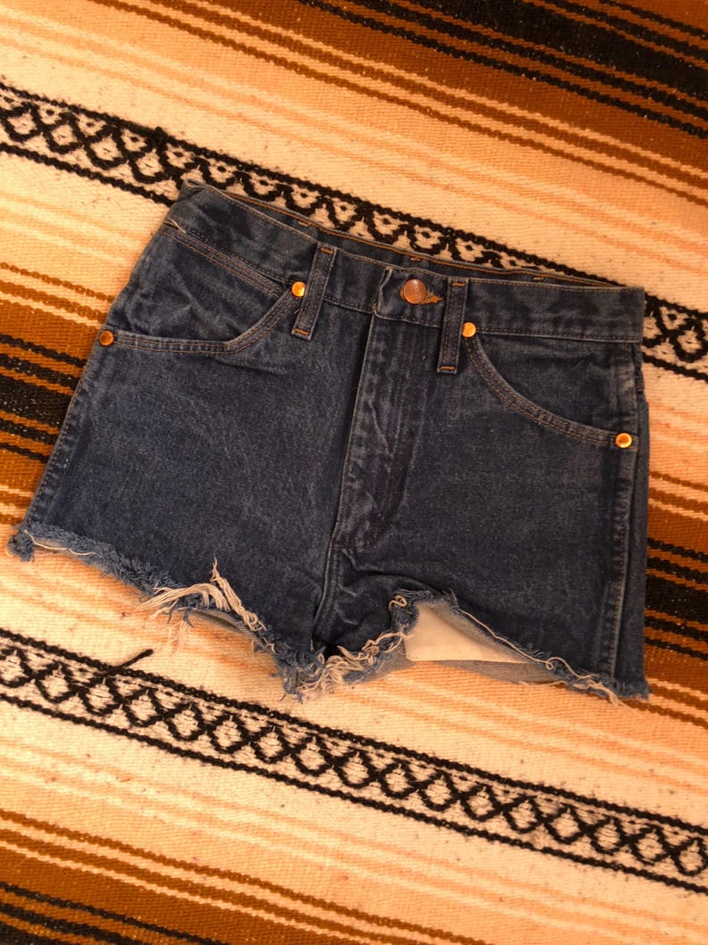 Vintage womens wrangler denim cut off shorts size 26