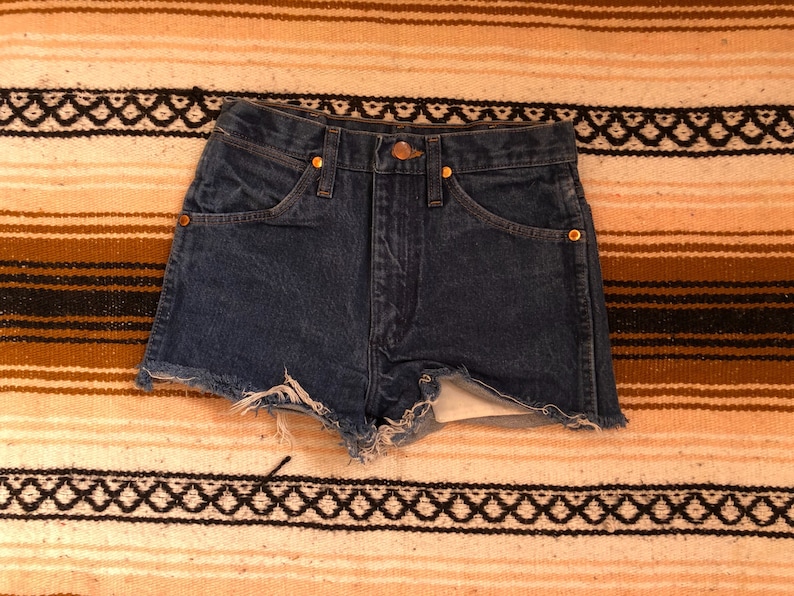 Vintage womens wrangler denim cut off shorts size 26
