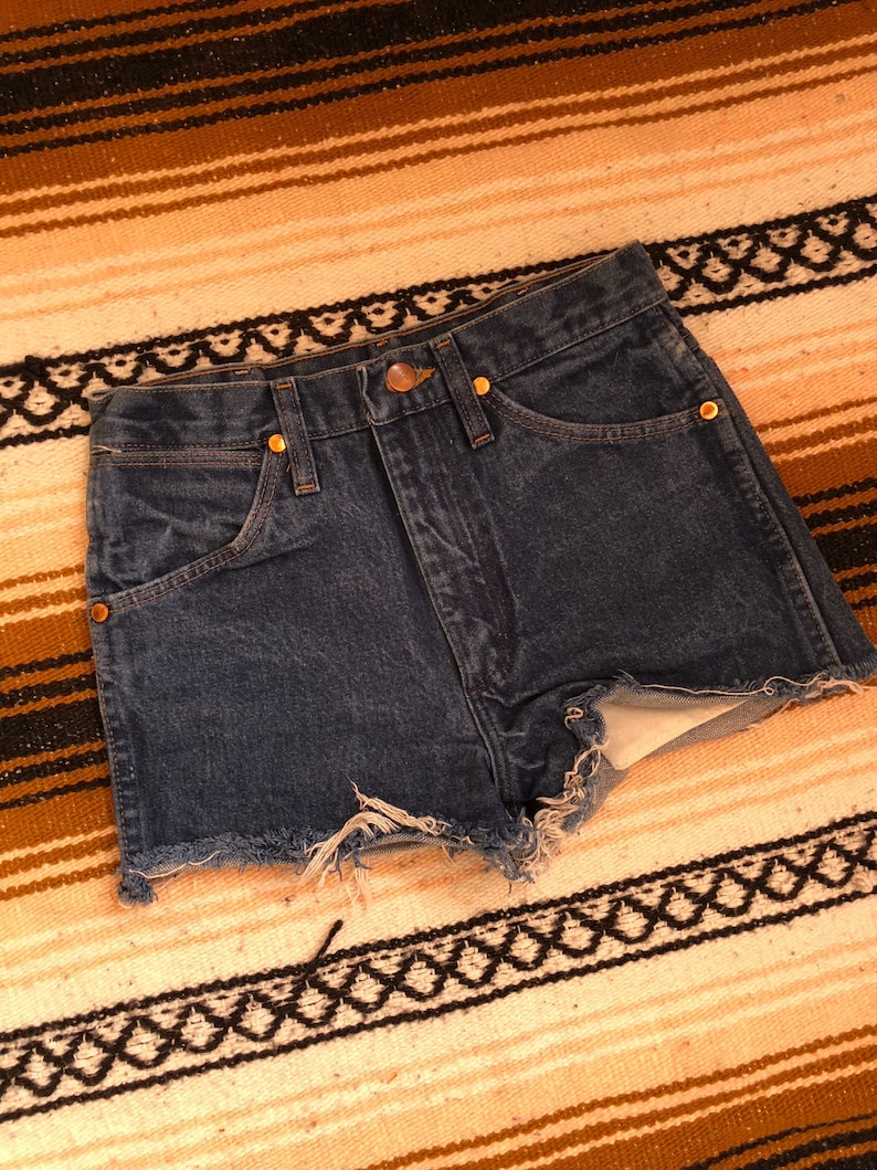 Vintage womens wrangler denim cut off shorts size 26