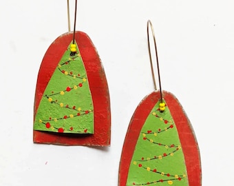Christmas tree earrings on red arch
