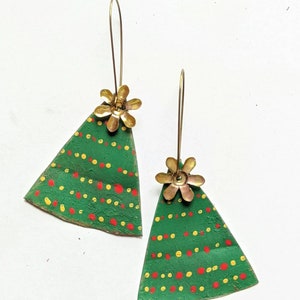 Boucles d'oreilles arbre de Noël avec étoile fleurie en métal