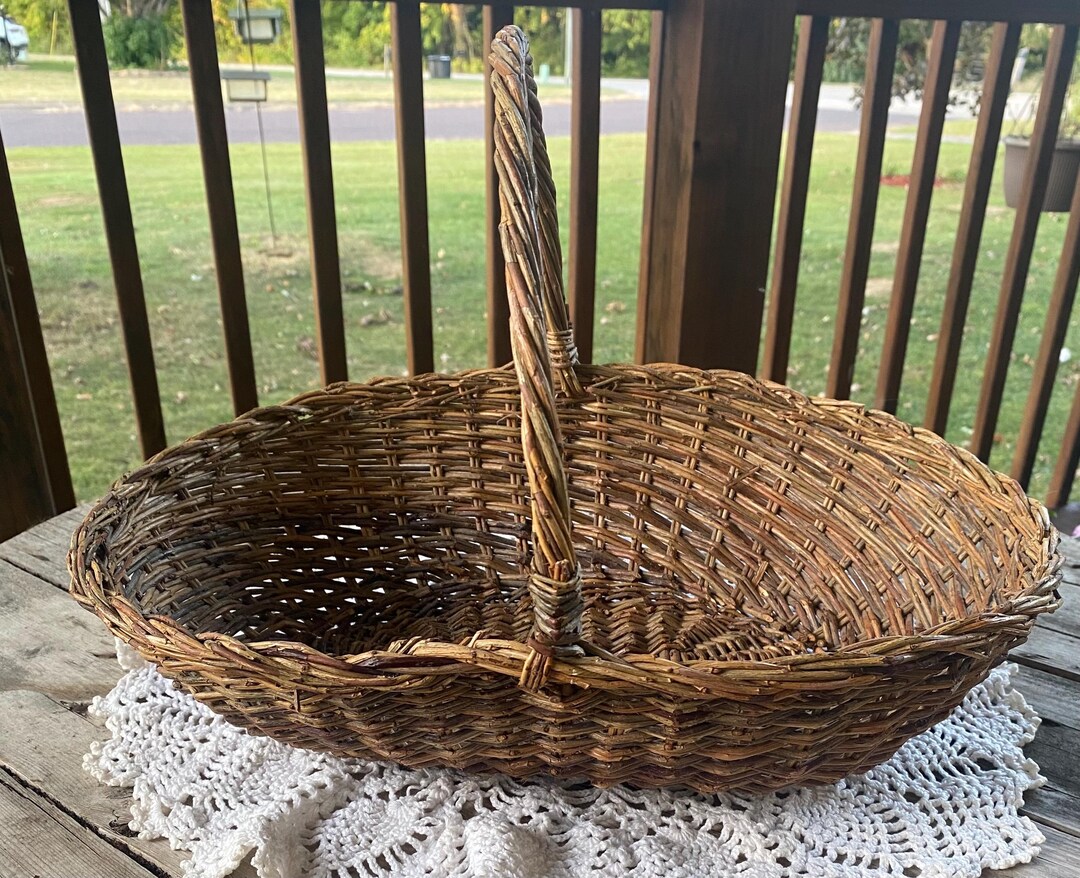 Barbara Rains Baskets Vintage Hand-woven Willow Basket: Farmhouse Decor, 16.5