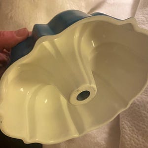 Vintage Nordic Ware Fluted Enamel Bundt Cake Pan - Teal Aqua - **VINTAGE, RARE**
