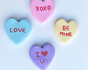 Set di magneti in argilla fatti a mano con cuori di conversazione per San Valentino