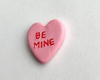 Magnete in argilla personalizzabile a forma di cuore con conversazione di San Valentino fatto a mano