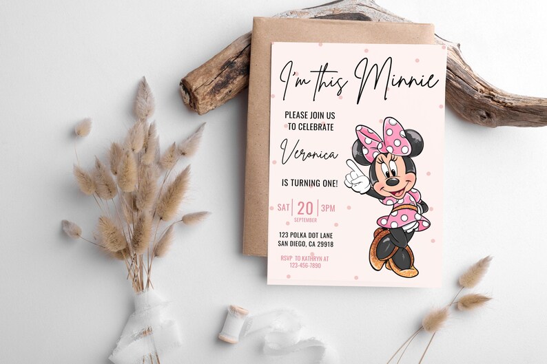Minnie Maus Geburtstagseinladung, Minnie Maus Party Einladung, Mädchen Punkte groovy Ballon ein Willkommensschild Lebensmitteletiketten Hot Diggity Hund Bild 5