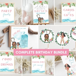 Op de afbeelding: Een complete printbare set voor een verjaardagsfeestje met Moana en Maui-figuren. De set bevat borden voor feestfavorieten, eten en drinken, kaarten en cadeaus, een welkomstbord, een bedankbord, een cupcaketopper en een label. De borden zijn versierd met tropische bloemen, bladeren en oceaan golven.