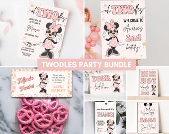 Może przedstawiać: Zestaw imprezowy w różowo-białym kolorze z motywem Minnie Mouse. Zestaw zawiera zaproszenia, etykiety na upominki, tabliczkę powitalną i inne dekoracje imprezowe. Tekst na zaproszeniach brzmi "Oh Twodles" i "Dołącz do nas, aby uczcić drugie urodziny Maisie!" Tabliczka powitalna brzmi "Oh Twodles, Witamy na 2. urodzinach Averie!"