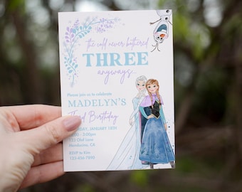 Pode incluir: Um convite de aniversário com tema Frozen com uma borda floral roxa. O texto diz "the cold never bothered THREE anyways..." e "MADELYN'S Third Birthday". O convite inclui a data, a hora, o local e as informações de RSVP.