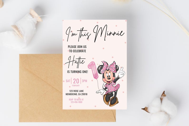 Invitación de primer cumpleaños de Minnie, fiesta de Minnie Mouse, invitación de primer cumpleaños, cumpleaños de niña, descarga instantánea digital, globo de puntos rosas, un año imagen 2