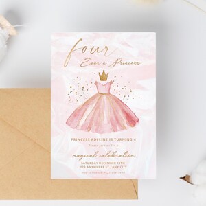 Prinses uitnodigen 4e verjaardag Vier ooit een prinses Verkleedjurken Sprookjesfeest uitnodiging afdrukbare pastel aquarel roze kasteeljurk afbeelding 4