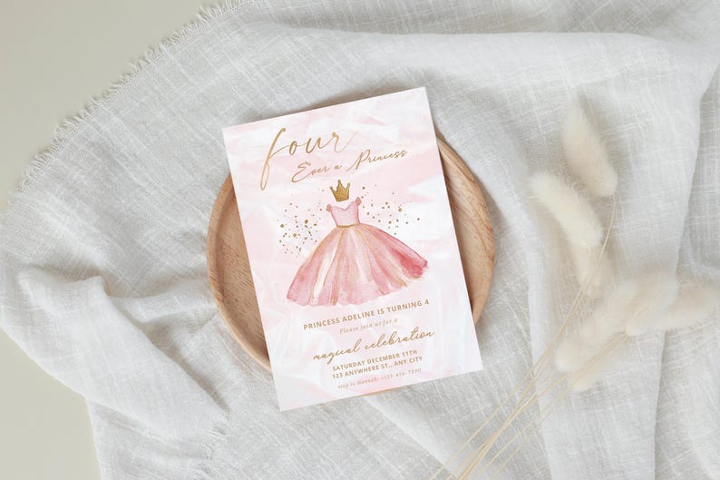 Prinses uitnodigen 4e verjaardag Vier ooit een prinses Verkleedjurken Sprookjesfeest uitnodiging afdrukbare pastel aquarel roze kasteeljurk afbeelding 5