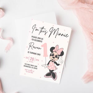 Invitación de primer cumpleaños de Minnie, fiesta de Minnie Mouse, invitación de primer cumpleaños, descarga instantánea digital de cumpleaños de niña, globo con lunares rosados imagen 1