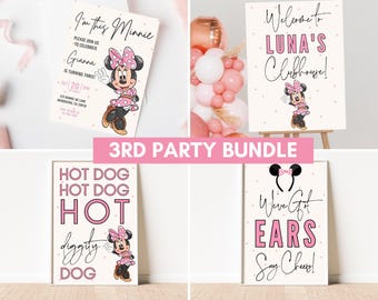 Peut inclure: Un lot de fête imprimable sur le thème de Minnie Mouse, dans les tons rose et blanc. Le lot comprend une pancarte de bienvenue, une pancarte hot-dog, une pancarte oreilles et une invitation. Le texte sur la pancarte de bienvenue est "Bienvenue à la maison-club de Luna !". Le texte sur la pancarte hot-dog est "Hot Dog Hot Dog Hot Diggity Dog". Le texte sur la pancarte oreilles est "On a des oreilles Dis fromage !". Le texte sur l'invitation est "Je suis cette Minnie Veuillez vous joindre à nous pour célébrer Gianna qui a trois ans ! Sam | 20 | 2024 123 Minnie Mouse Lane Mendocino, CA 95460".