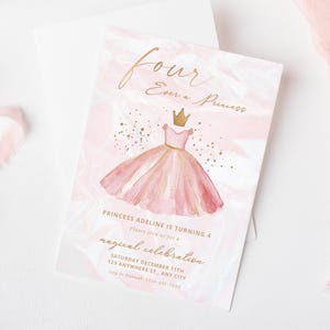 Prinses uitnodigen 4e verjaardag Vier ooit een prinses Verkleedjurken Sprookjesfeest uitnodiging afdrukbare pastel aquarel roze kasteeljurk afbeelding 3
