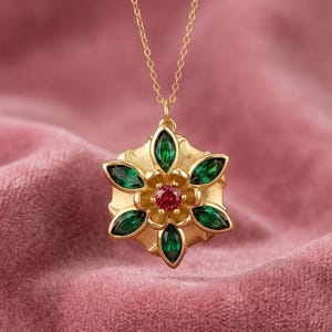 Puede incluir: Un letrero de madera hecho a mano con la palabra "Welcome" en una fuente juguetona. El letrero presenta un fondo blanco desgastado y un borde marrón oscuro, perfecto para una puerta principal o entrada.