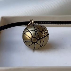 Collana met mappa del pianeta Orb, medaglione apribile con Morph all'interno