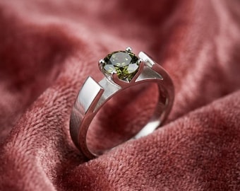 Snow White Emerald Ring, Snow engagement ring, Prince Charming Promise Ring, OUAT jewelry, Once upon a time ring, Snow White jewelry