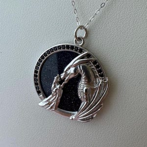 Queen of dragons Necklace, Syrax Dragon Necklace, Mother of Dragons necklace, Dragon House, Rhaenyra Necklace, Drogon, Rhaegal, Viserion