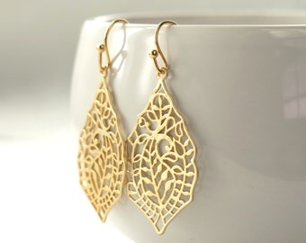 Paisley Leaf Gold Filigree Earrings . Gold Plated Dangle Earrings for wedding jewelry, bridal jewelry